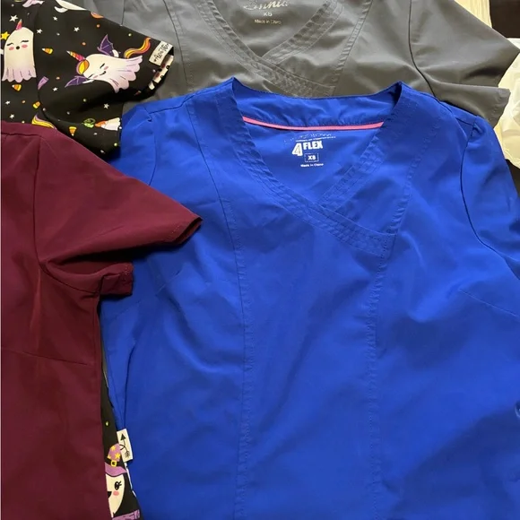 Assorted XS Scrubs - Picture 3 of 8